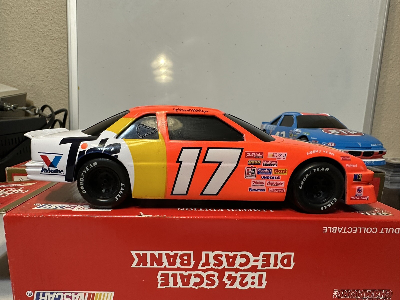 4 car 1/24 Racing Champions lot #17 Darrell Waltrip #7 Alan Kulwicki Banks