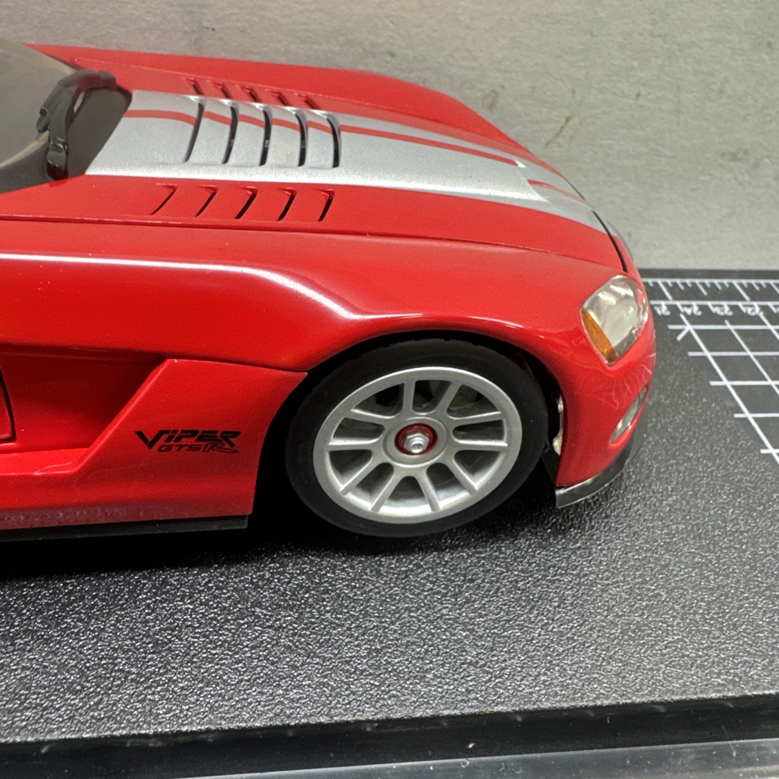 1/18 100% Hotwheels 2001 Dodge Viper GTS R Red No BOX D3
