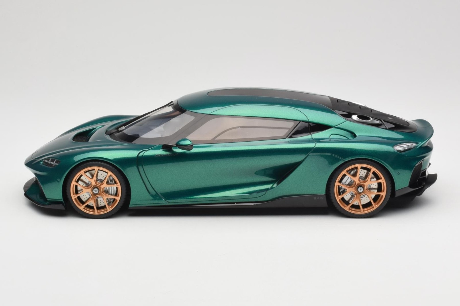 2024 Koenigsegg Gemera (GT888) Racing Green 1/18 scale model by GT Spirit (New)