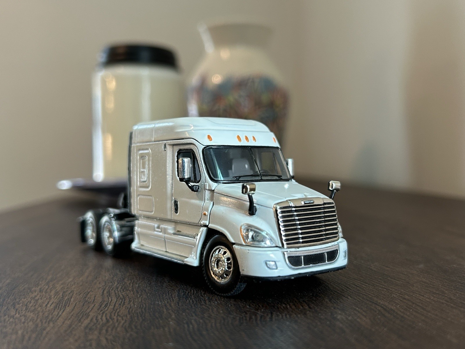 1/64 DCP Freightliner Cascadia Midroof Sleeper Custom