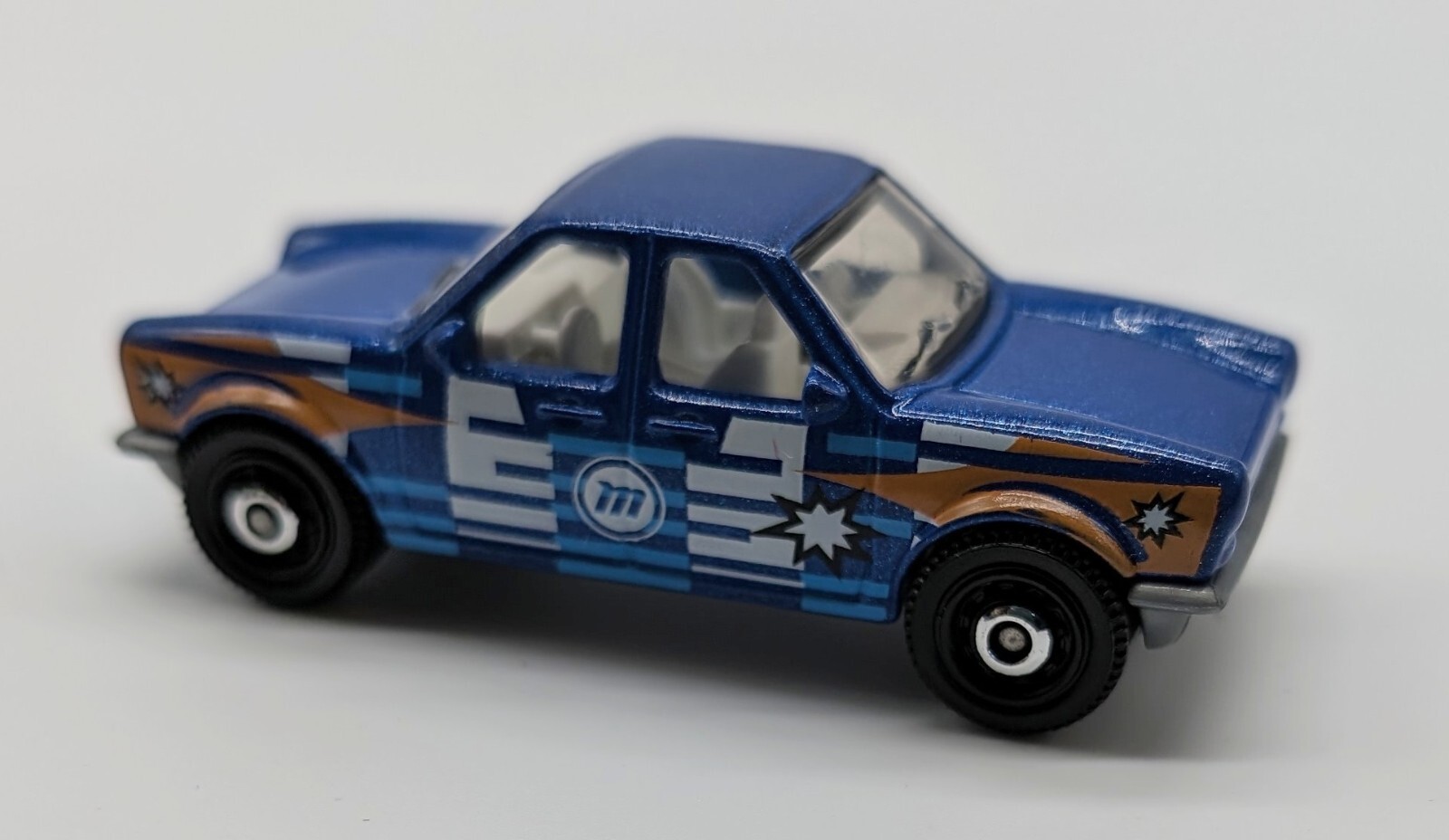 Push’n Puller Unique Custom 2 Driver Car 1/64 Scale Collectible Die-Cast Diorama