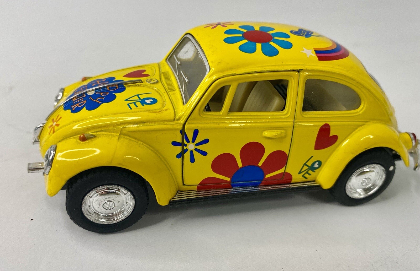 Volkswagen Classic Beetle 1967 Yellow Love Happy Flower Kintoy 1:32 Scale