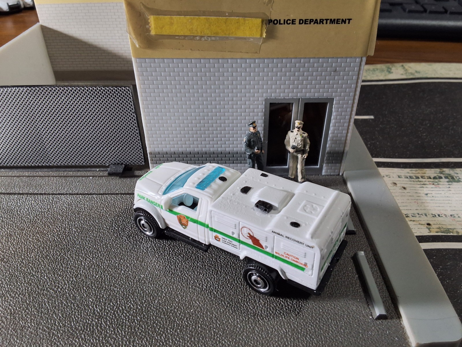 Matchbox Police CUSTOM FORD F-150 U.S. PARK RANGER ANIMAL RECOVEREY unit