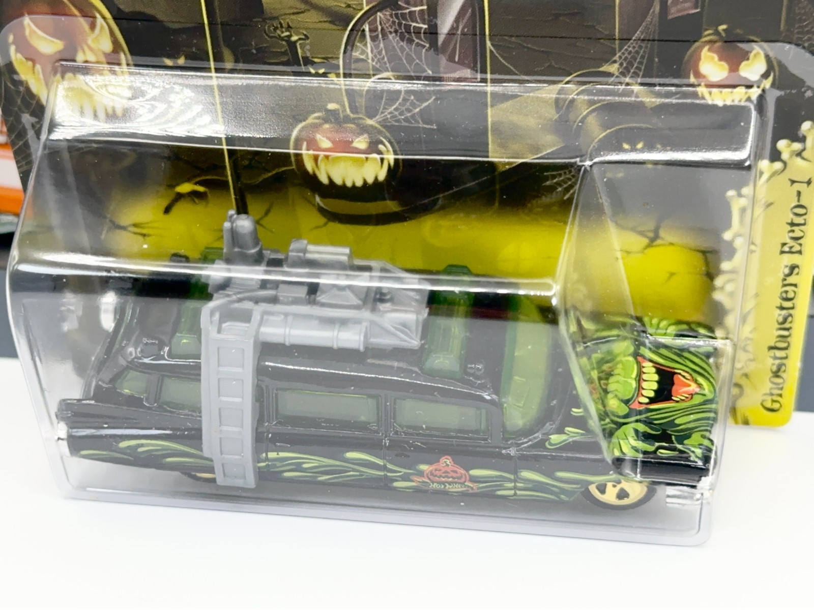 Hot Wheels 2012 Ghostbusters Ecto-1 Kroger Happy Halloween Exclusive w/Protector