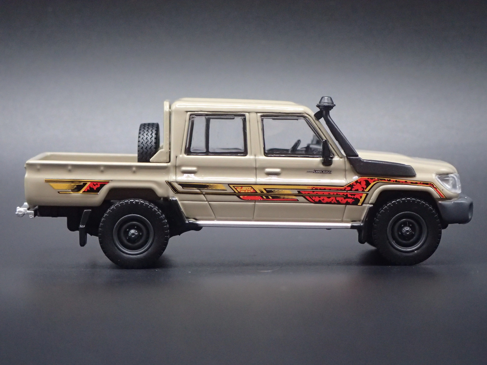 TOYOTA LAND CRUISER 70 SERIES DOUBLE CAB LC79 TRUCK 1/64 SCALE DIECAST MODEL CAR