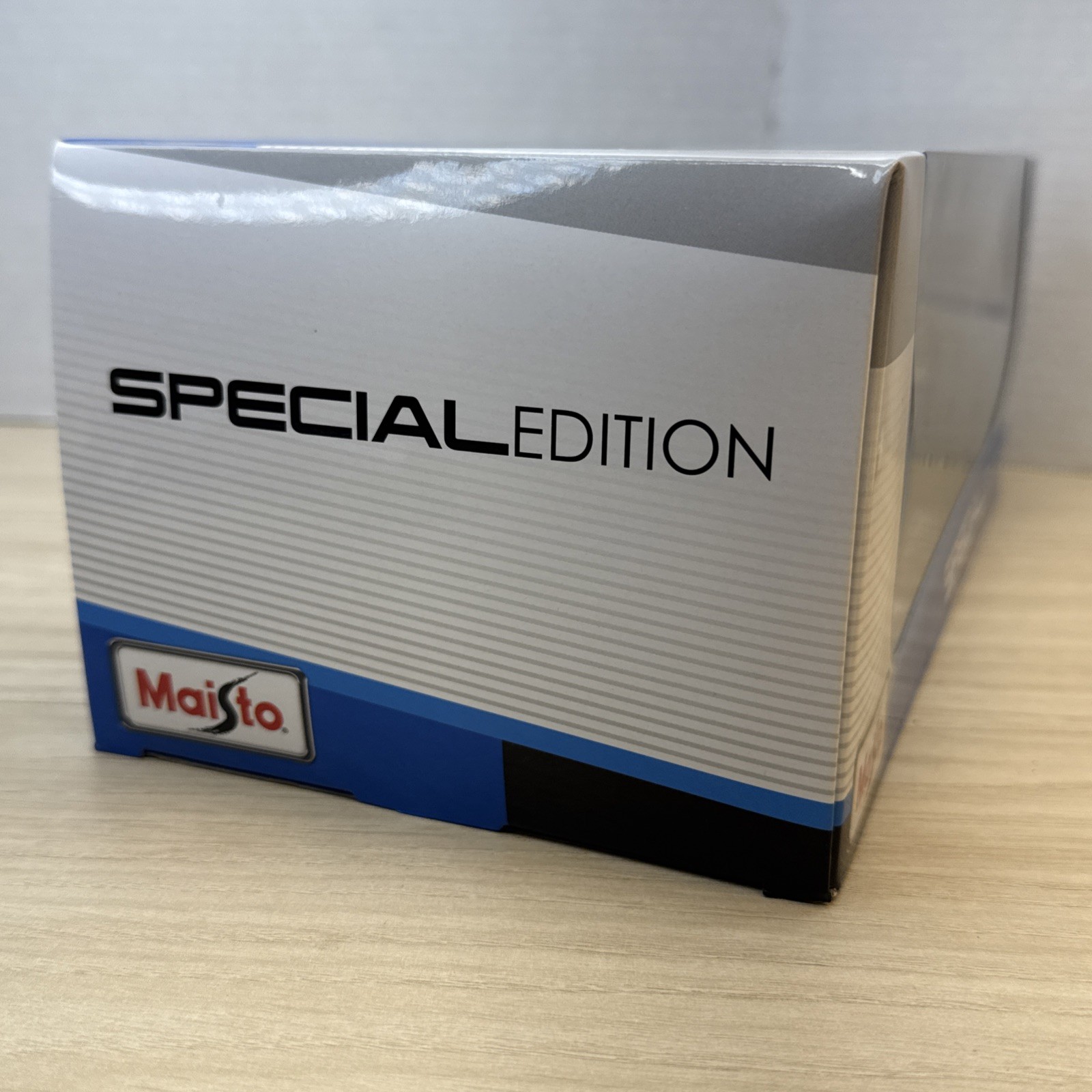 Maisto 1:18 Ferrari SF90 Spider Metallic Gold Special Edition Diecast NIB