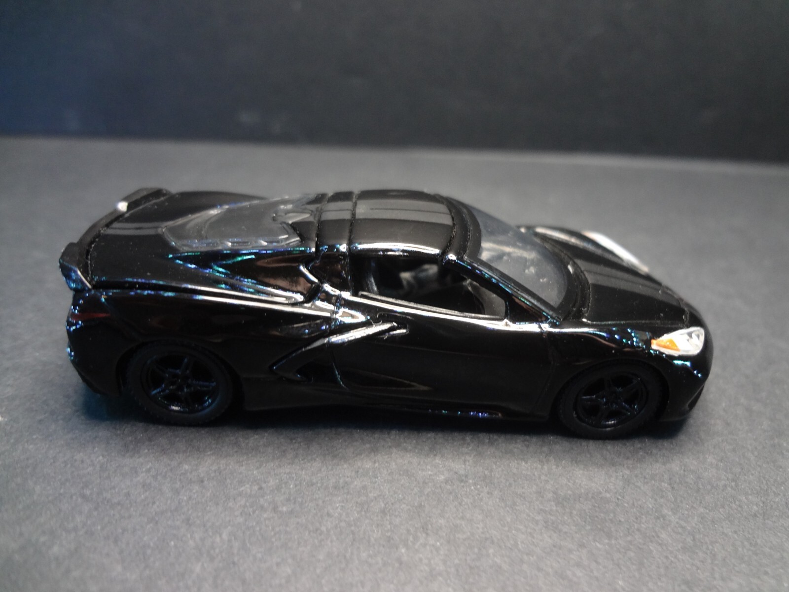 Greenlight 2020 Chevrolet Corvette C8 Stingray w/ removable top 1:64