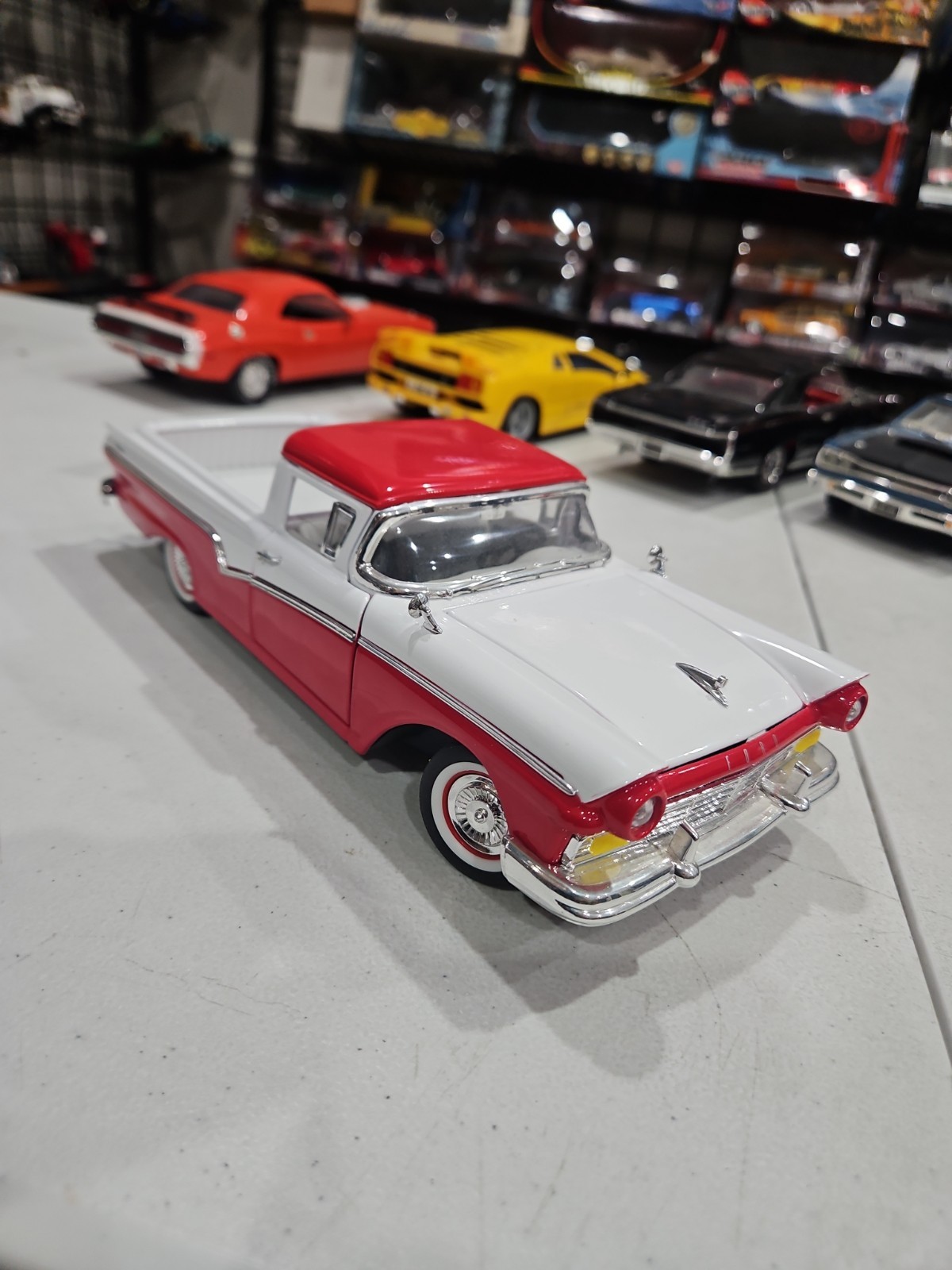 Road Legend 1:18 1957 Ford Ranchero Diecast Red & White – NO BOX