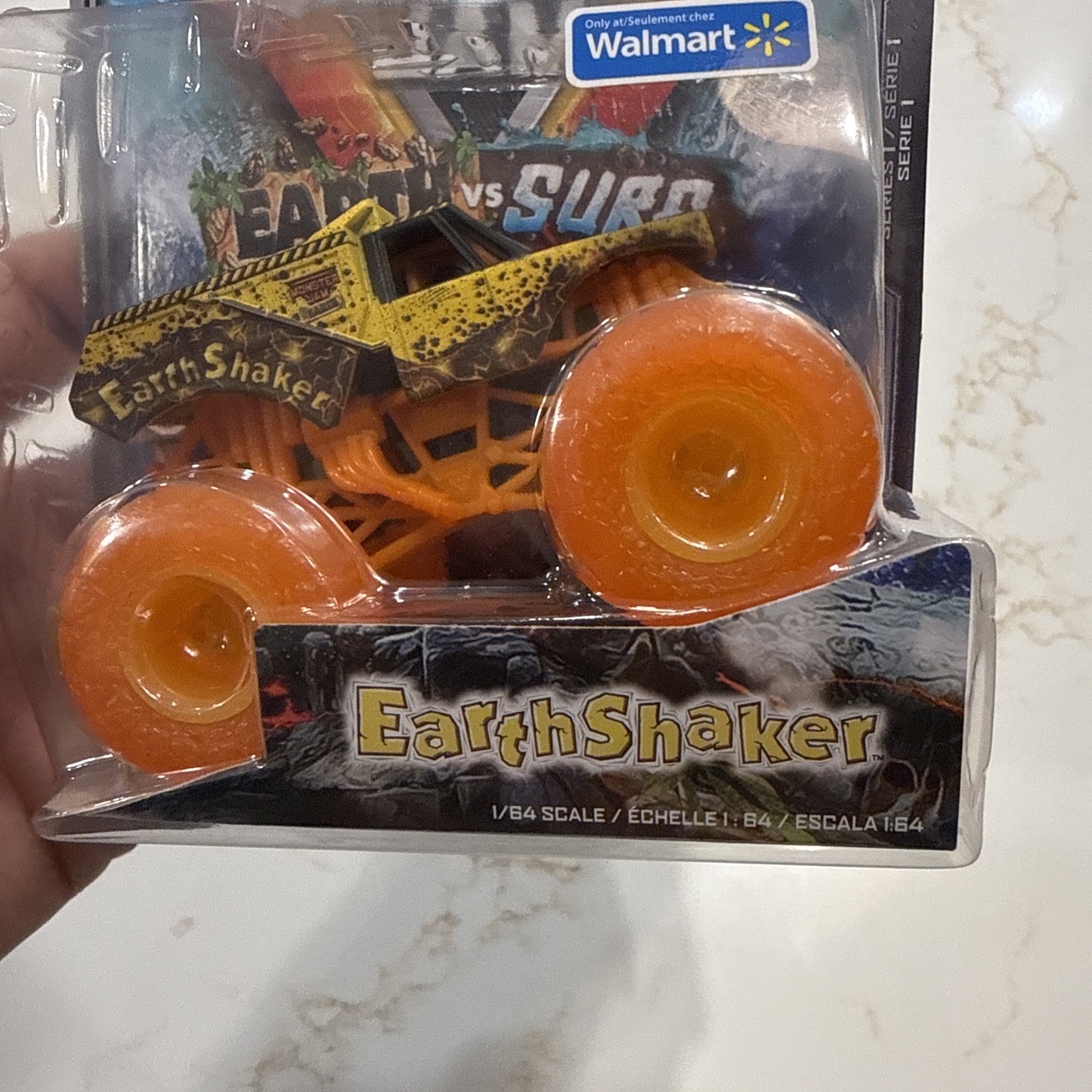 Spin Master Monster Jam Earth Shaker Truck 1:64 Earth Vs Surf Walmart Exclusive.