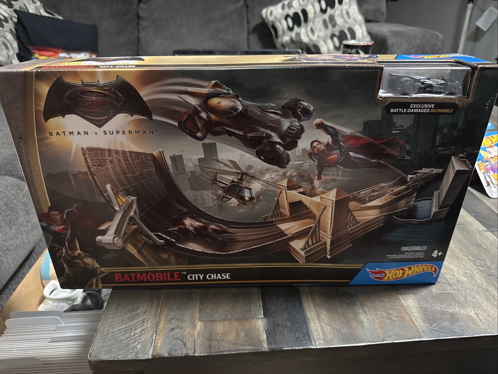Hot Wheels Batman v Superman: Dawn of Justice Batmobile City Chase NEW 2015