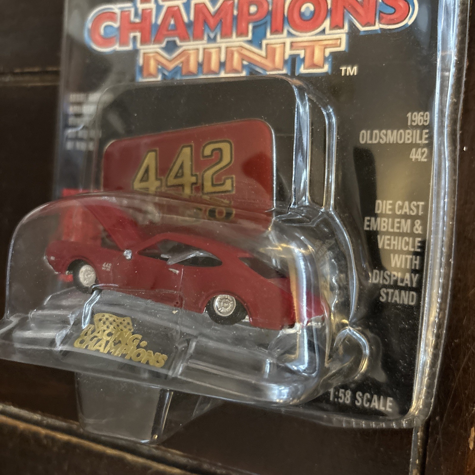 1969 OLDSMOBILE 442 W30 Red ISSUE #63 RACING CHAMPIONS MINT EMBLEM 1997 Damaged