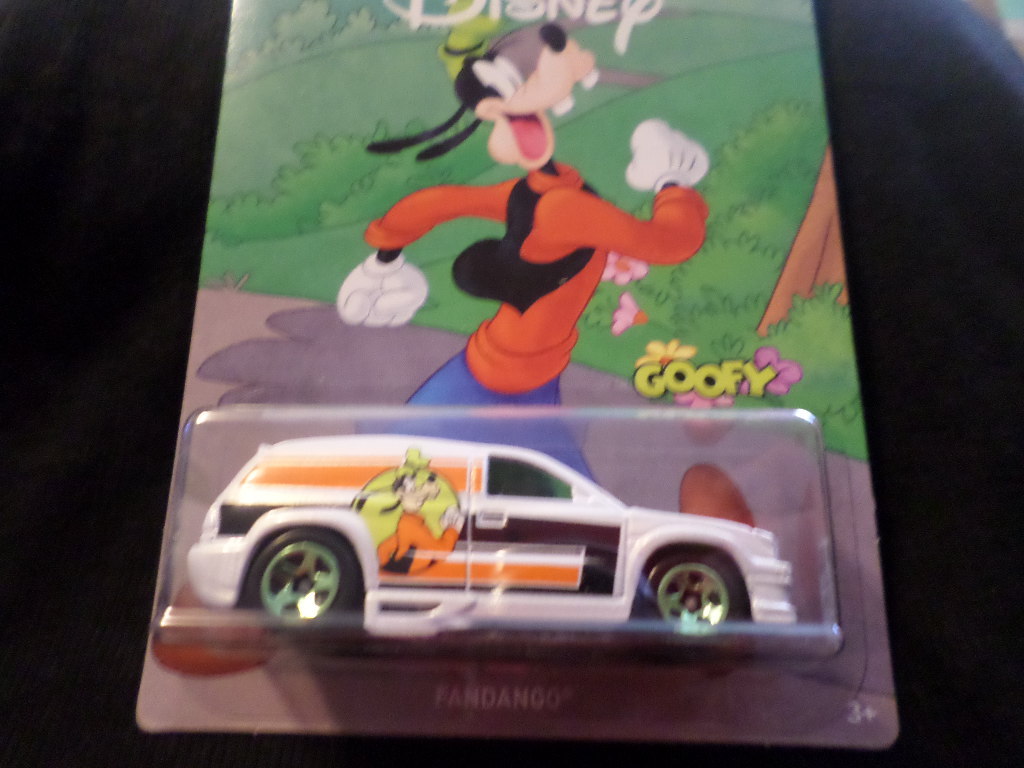 HW HOT WHEELS 2018 DISNEY 90 YEARS GOOFY #3/8 FANDANGO (WHITE) HOTWHEELS VHTF