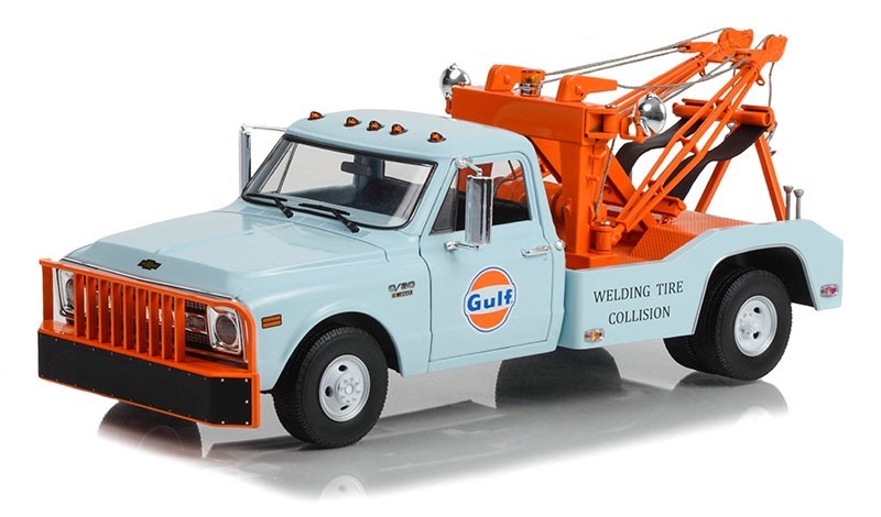 Greenlight Gulf Oil 1969 Chevy C-30 Wrecker 1:18