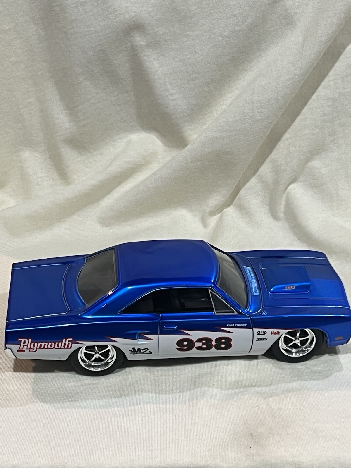 1:24 Jada 1970 Plymouth Road Runner Mint Condition. Loose No Box. Look Pictures