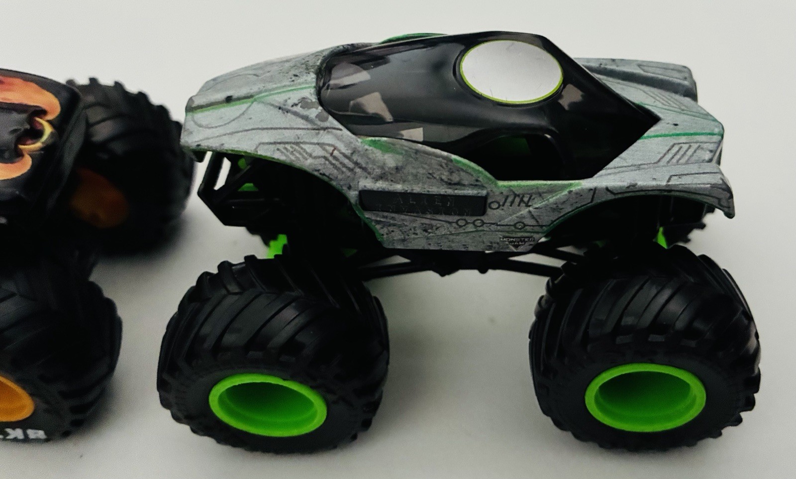 Monster Truck 1:64 Monster Jam Multi-Color Lot x5