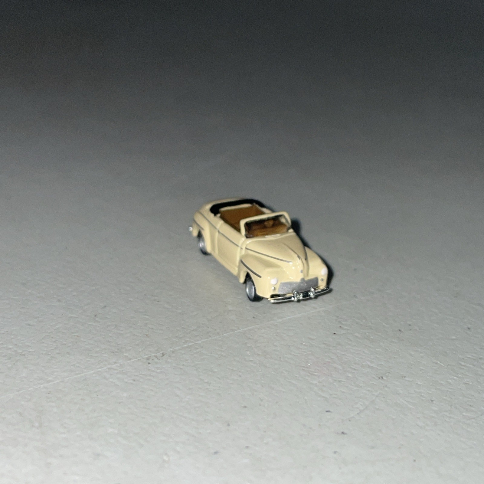 Classic Metal Works CMW Cream 1948 Ford Super Deluxe Convertible 1.25″ Mini Car