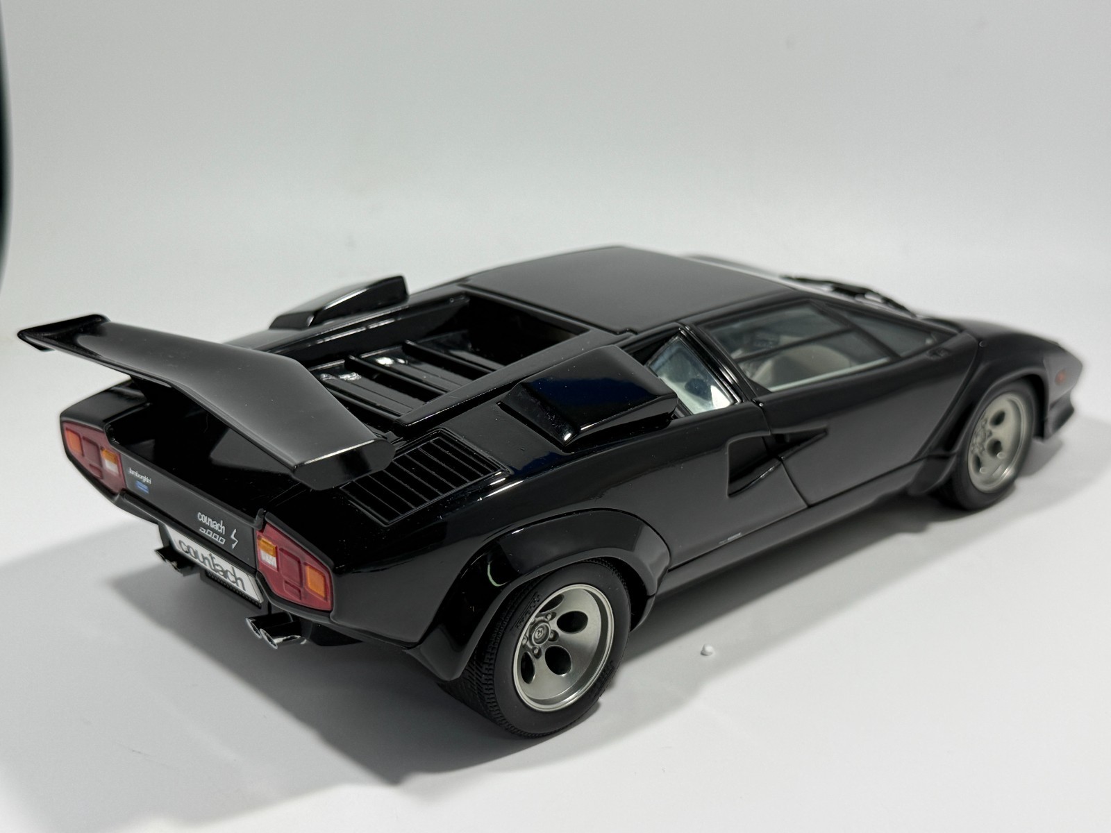 1/18 AUTOart Lamborghini Countach 5000S 74533 Rare! MINOR ISSUES READ US Seller