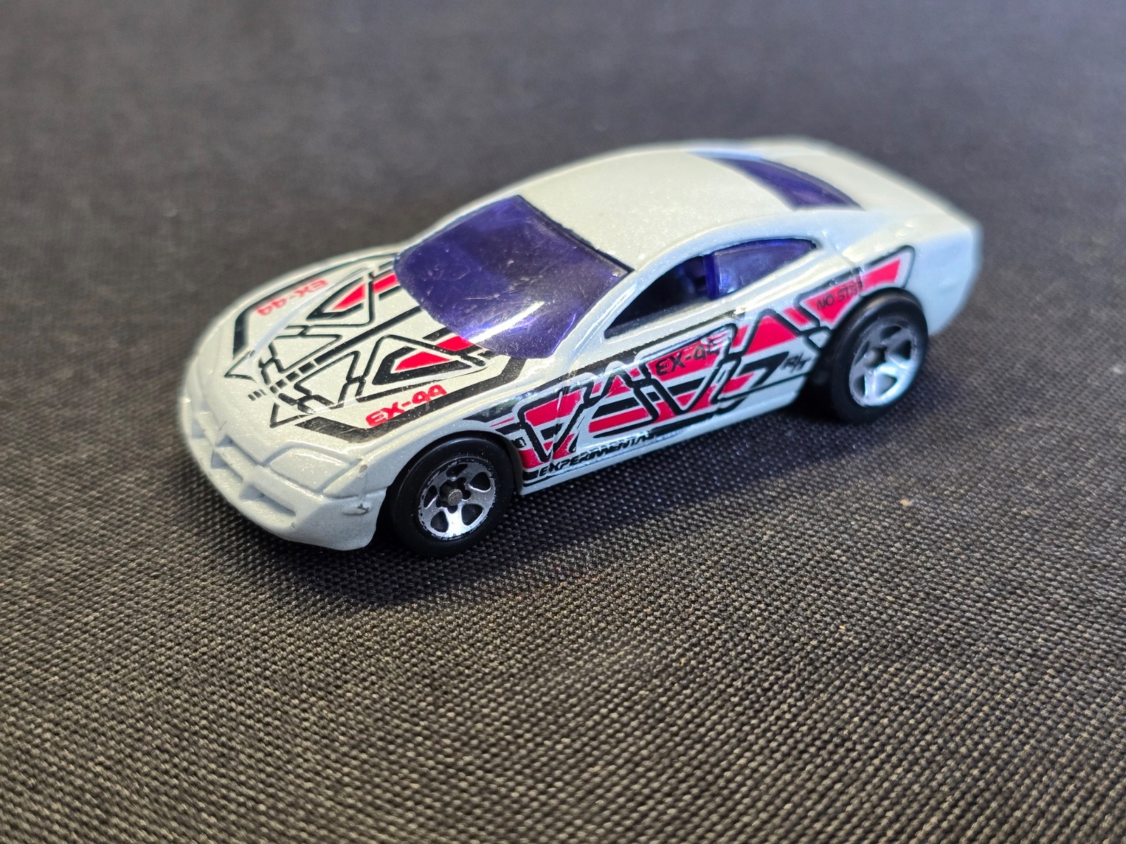 Hot Wheels Pearl White Car 2006 Super 6 in 1 Track Set