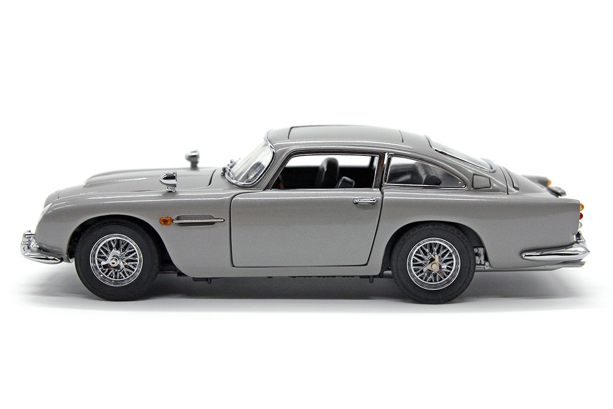 1964 Aston Martin DB5 Saloon (1:24) “James Bond 007” Silver Diecast (LOOSE), DM