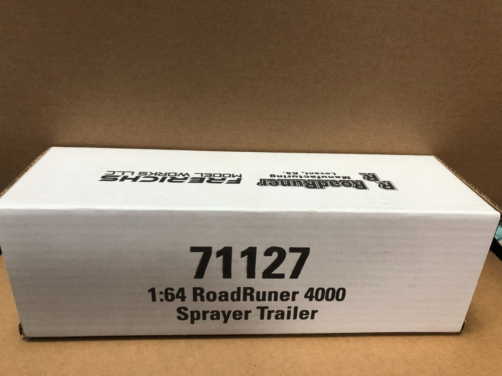 NEW Diecast Masters 1:64 *ROADRUNNER* Model 4000 Sprayer Transport Trailer NIB!