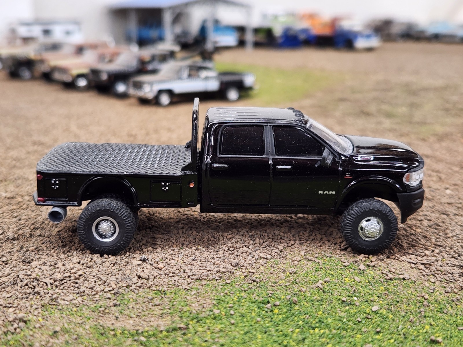 2023 Dodge Ram 3500 CUMMINS Flatbed LIFTED Greenlight