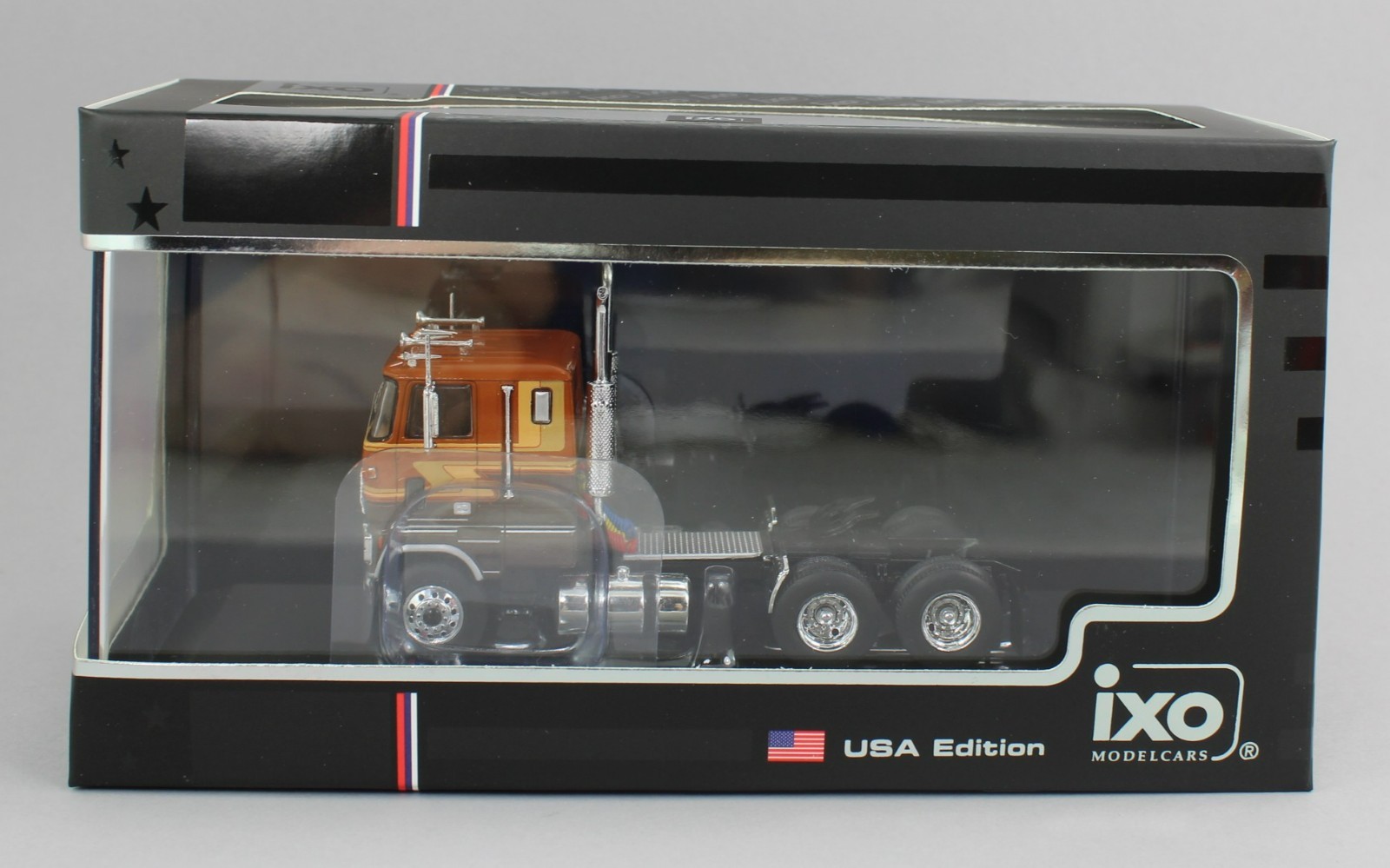1:64 IXO Models *BROWN & TAN* FORD CL 9000 COE Semi Truck NIB!