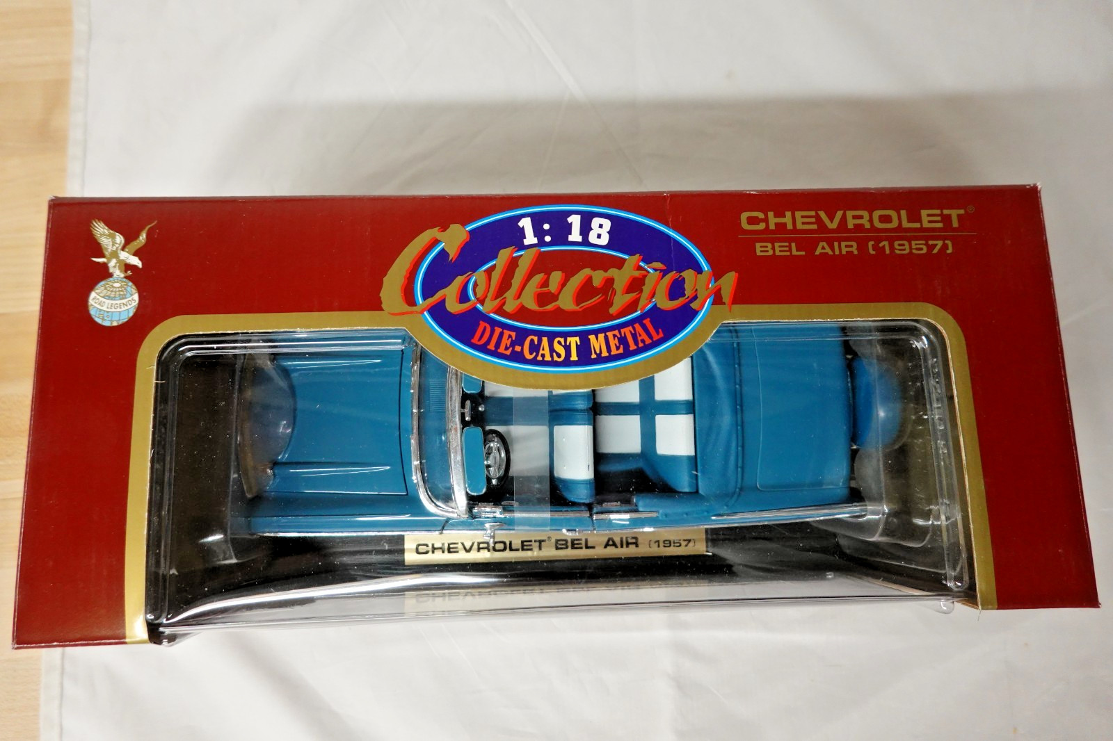 Yat Ming 92108 1957 Blue Chevrolet Bel Air Convertible Road Legends 1:18 Scale