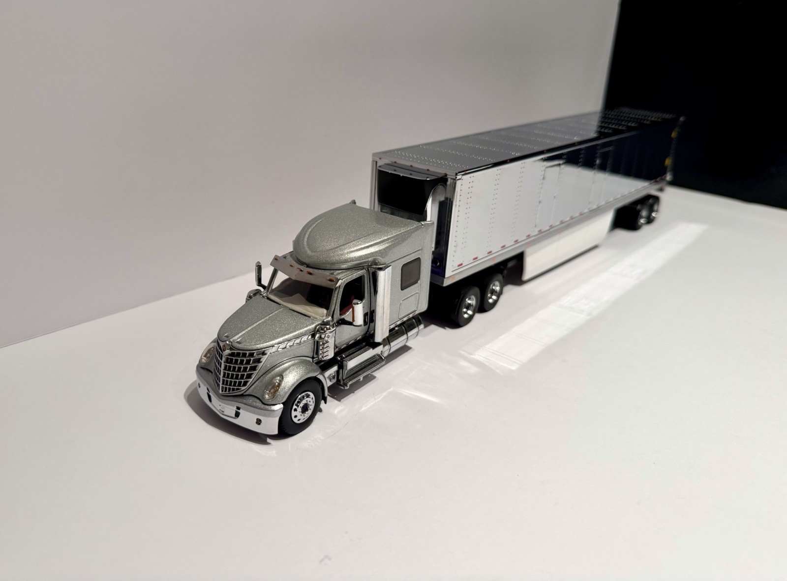 Diecast Masters International Lone Star SFFA with 53′ Chromed Refer 1/50 Scale