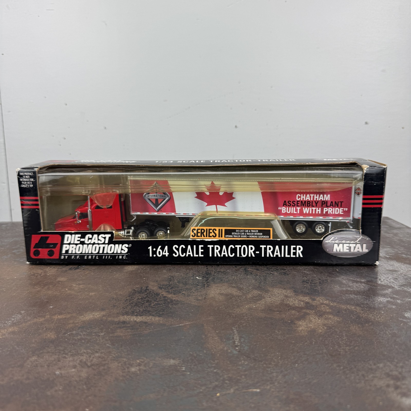 DCP INTERNATIONAL Chatham Plant 1:64 International 9400 Truck w/ Trailer #30393