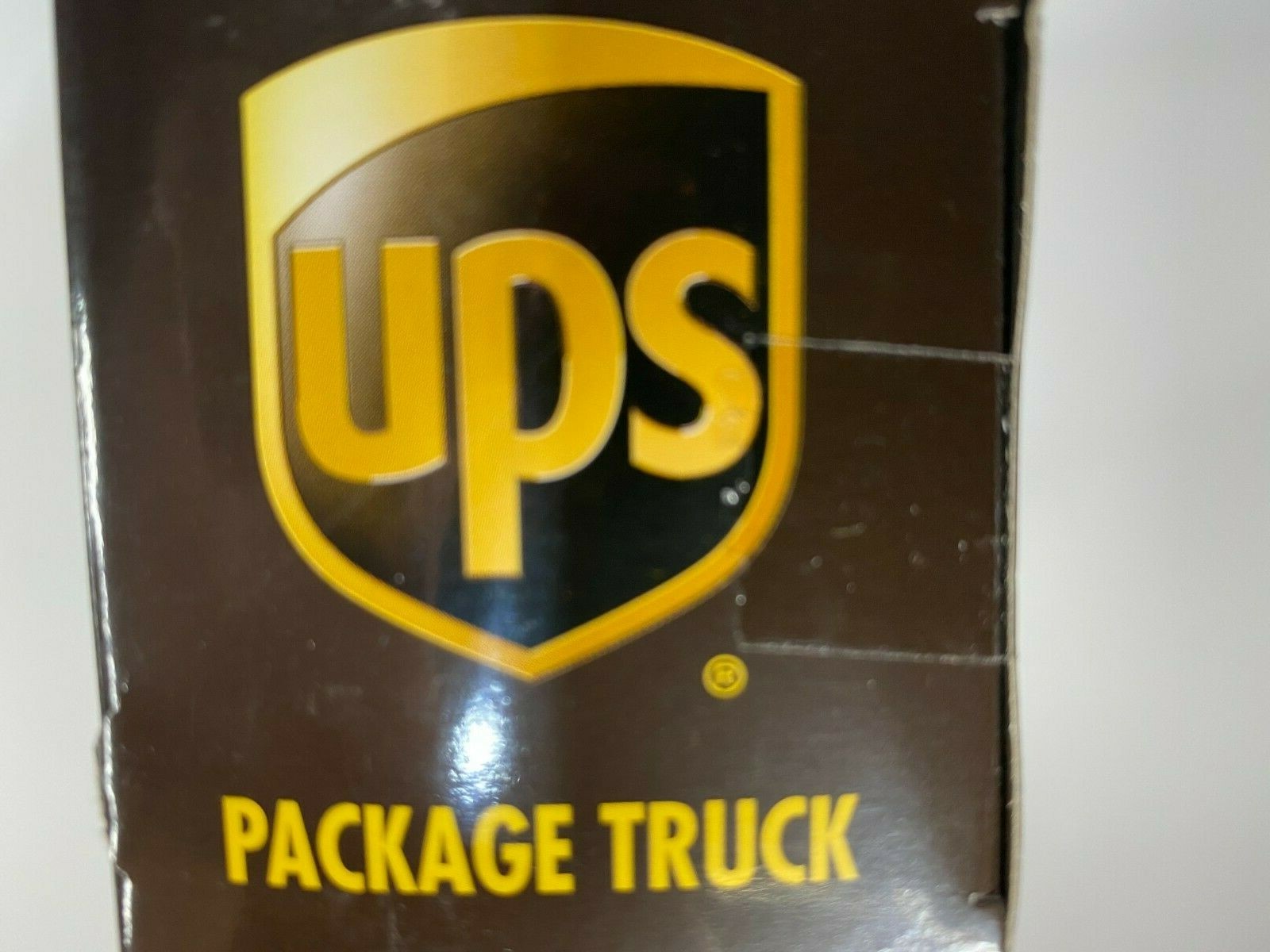 Daron UPS Package Truck w/ Pullback Action O3825