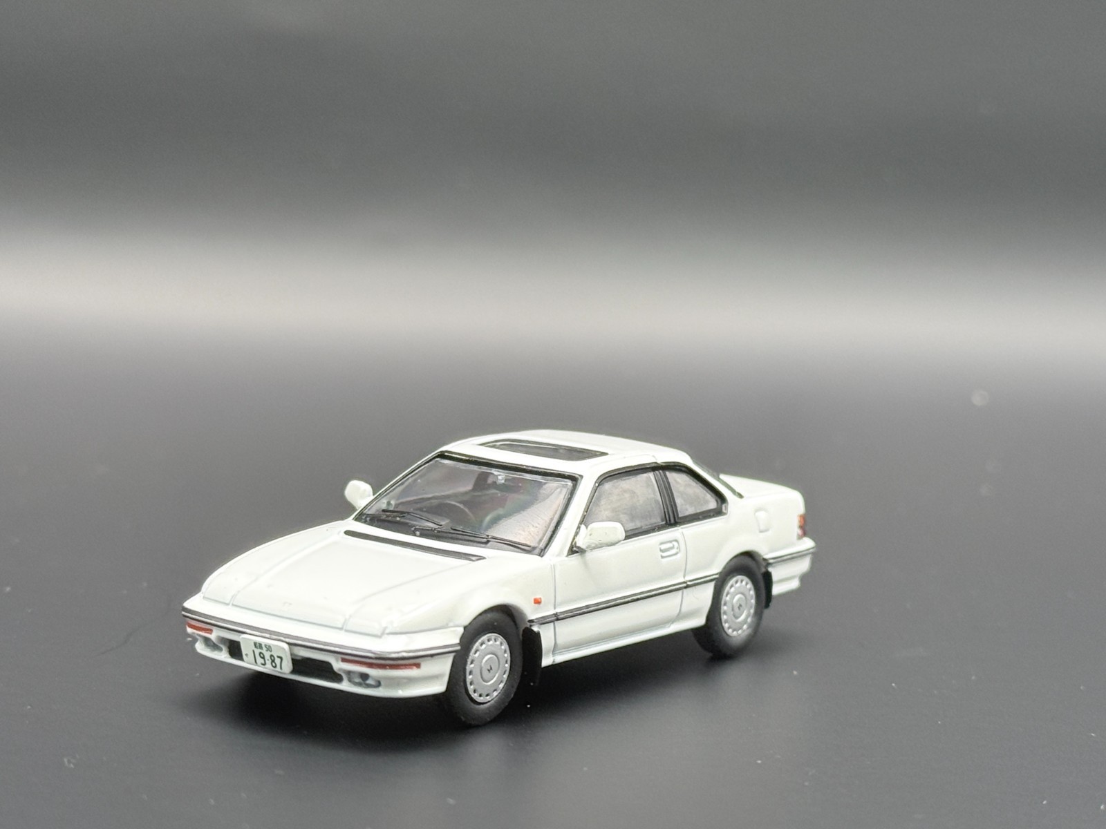 Tarmac Works x J-Collection Honda Prelude BA4 White 1/64
