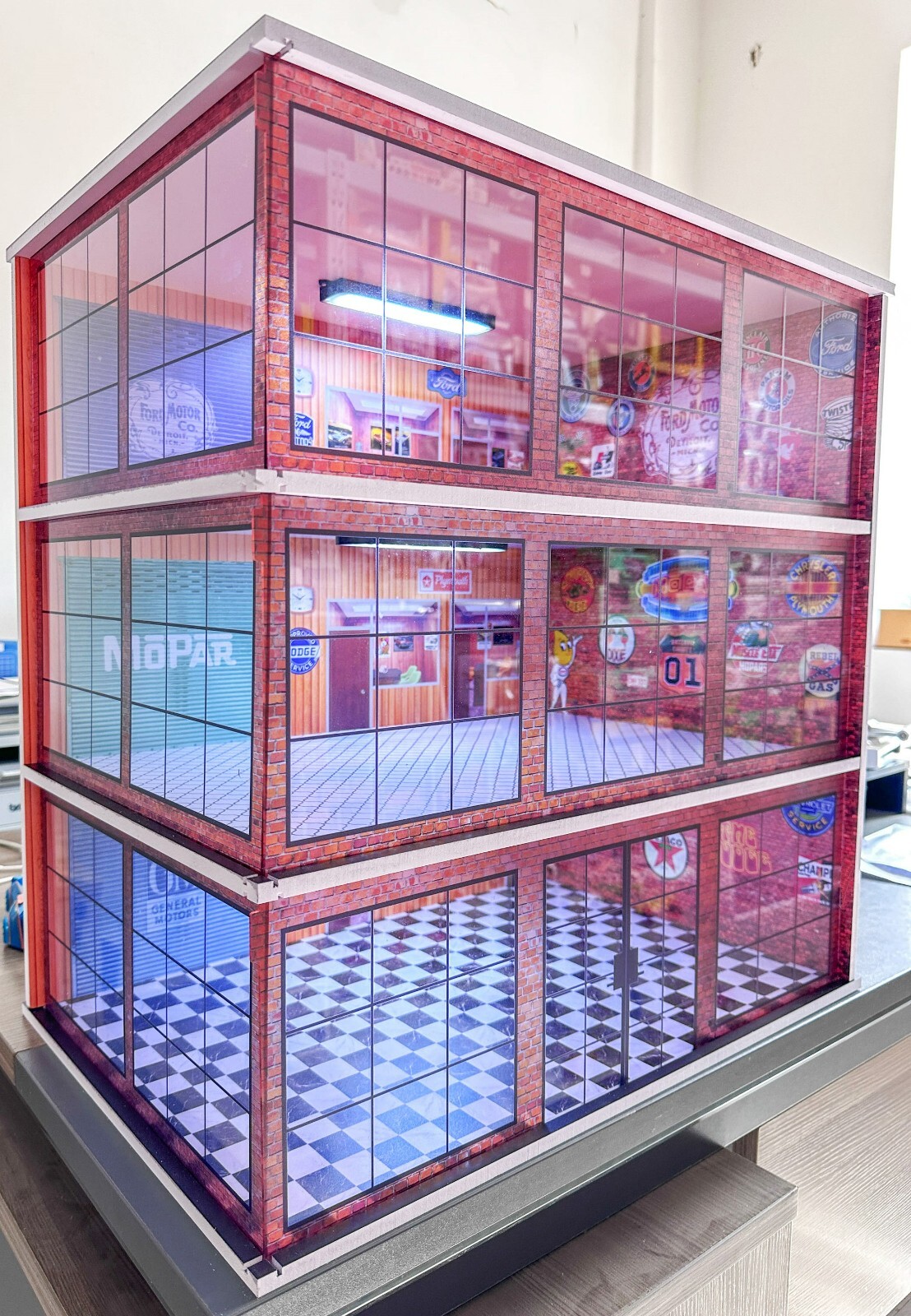 1/64 SCALE, MUSCLE CAR MOTORS SHOWROOM DIORAMA !
