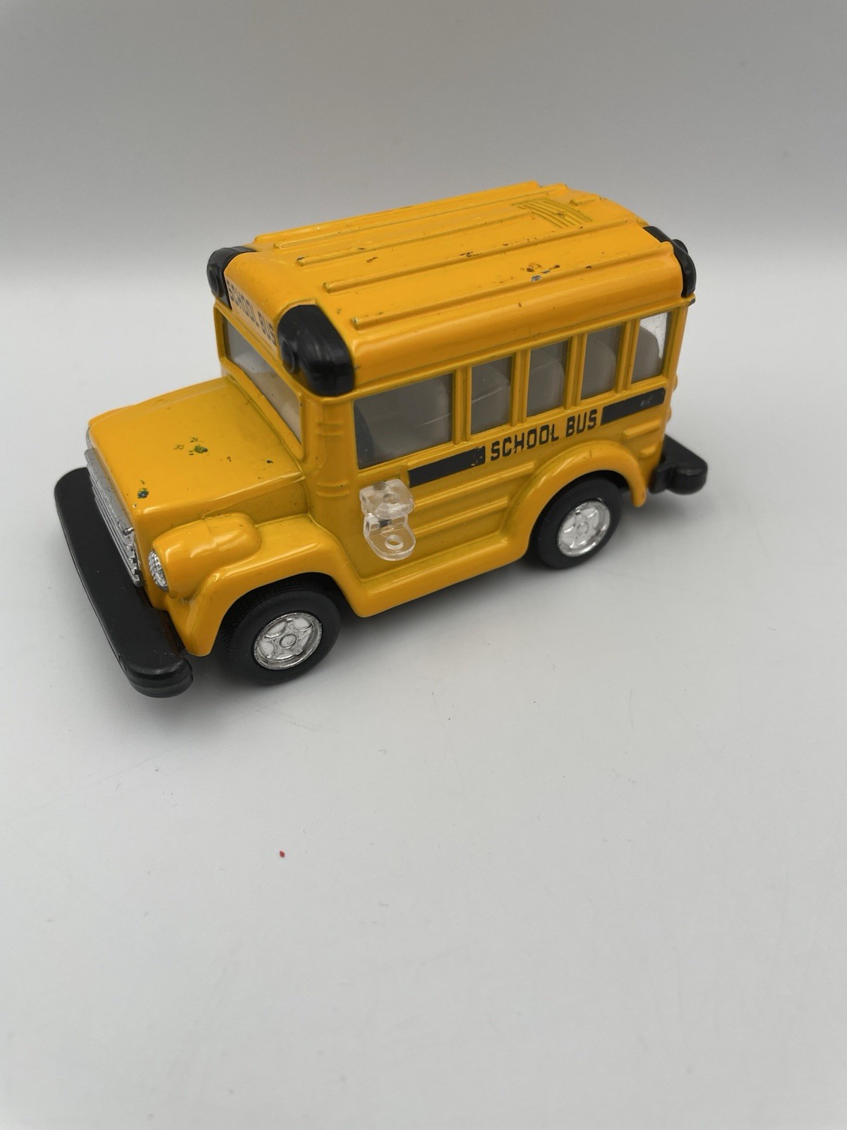 School Bus, Yellow -Kintoy Diecast Model Toy bus pull back toy