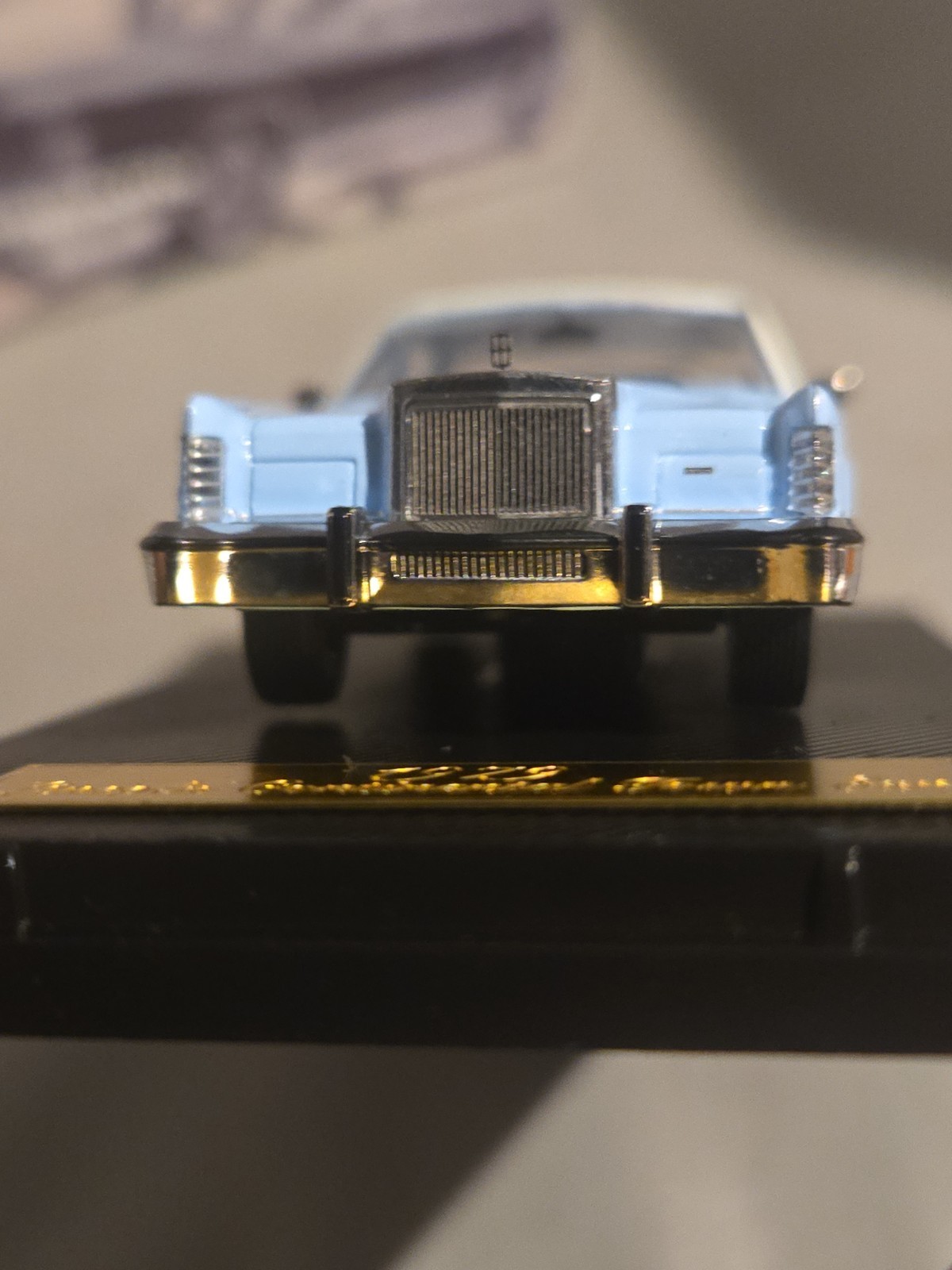 Turning Crush SunStar 1:64 1979 Lincoln Continental Town Car Diecast Light Blue
