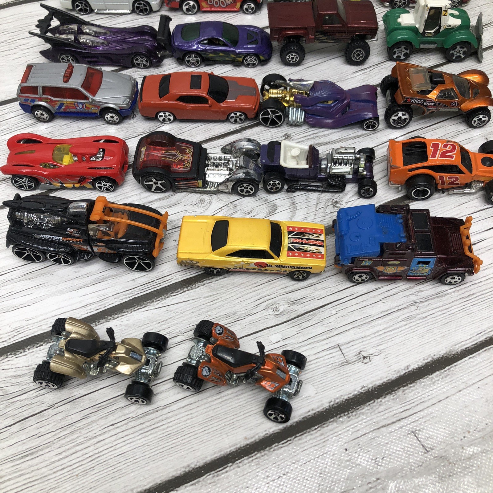 MIXED LOT OF 21 LOOSE Hot Wheels plus Other Cars