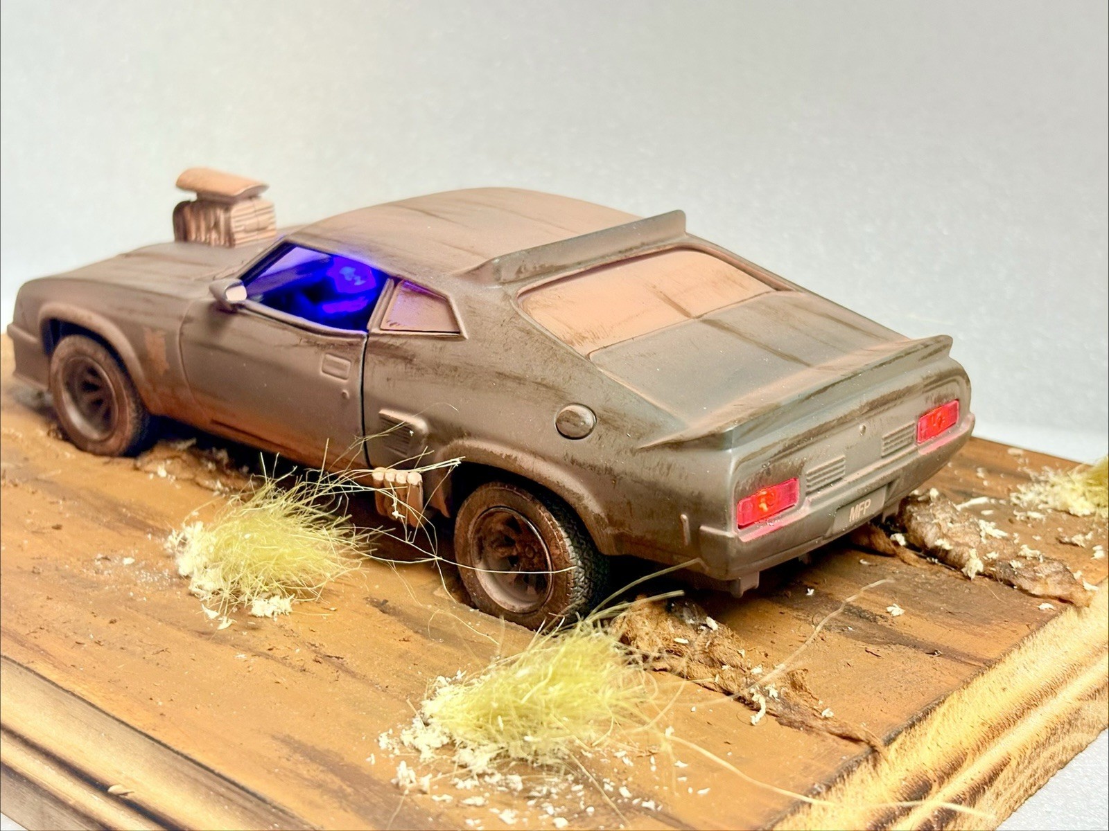 1/24 Diorama “Mad Max” Movie Ford Falcon XB Police Interceptor Weathered Muddy