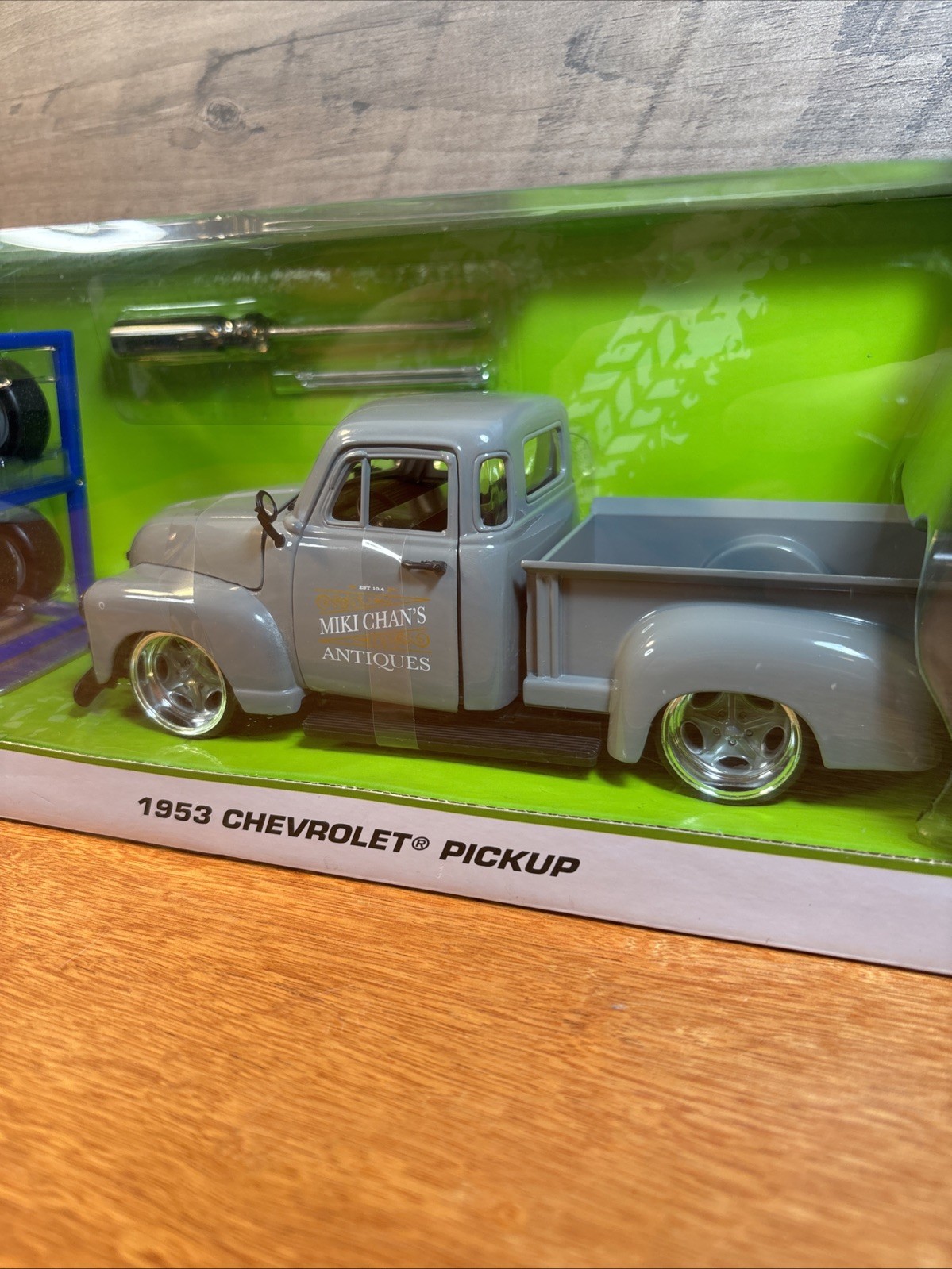Jada ‘Just Trucks’ 1953 Chevrolet Pickup “Miki Chans Antiques” logo 1:24 Diecast