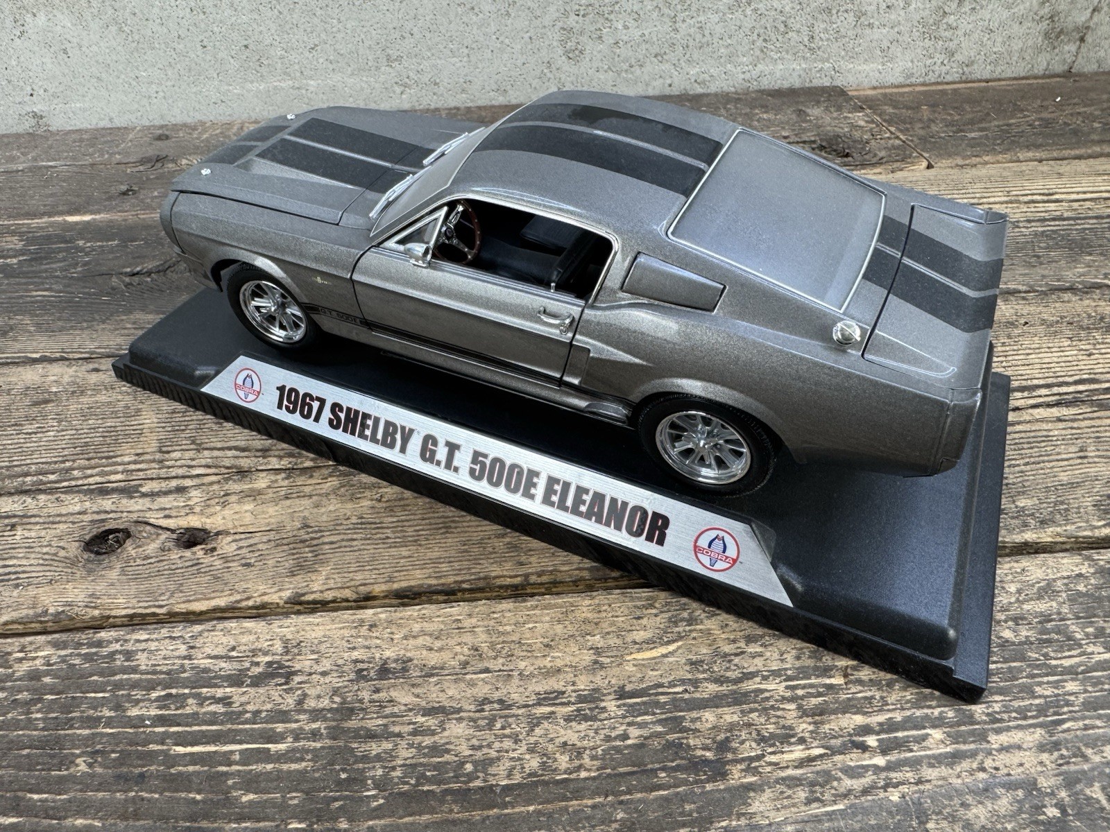 ford mustang shelby gt 500 eleanor 1967 Diecast Car With Stand