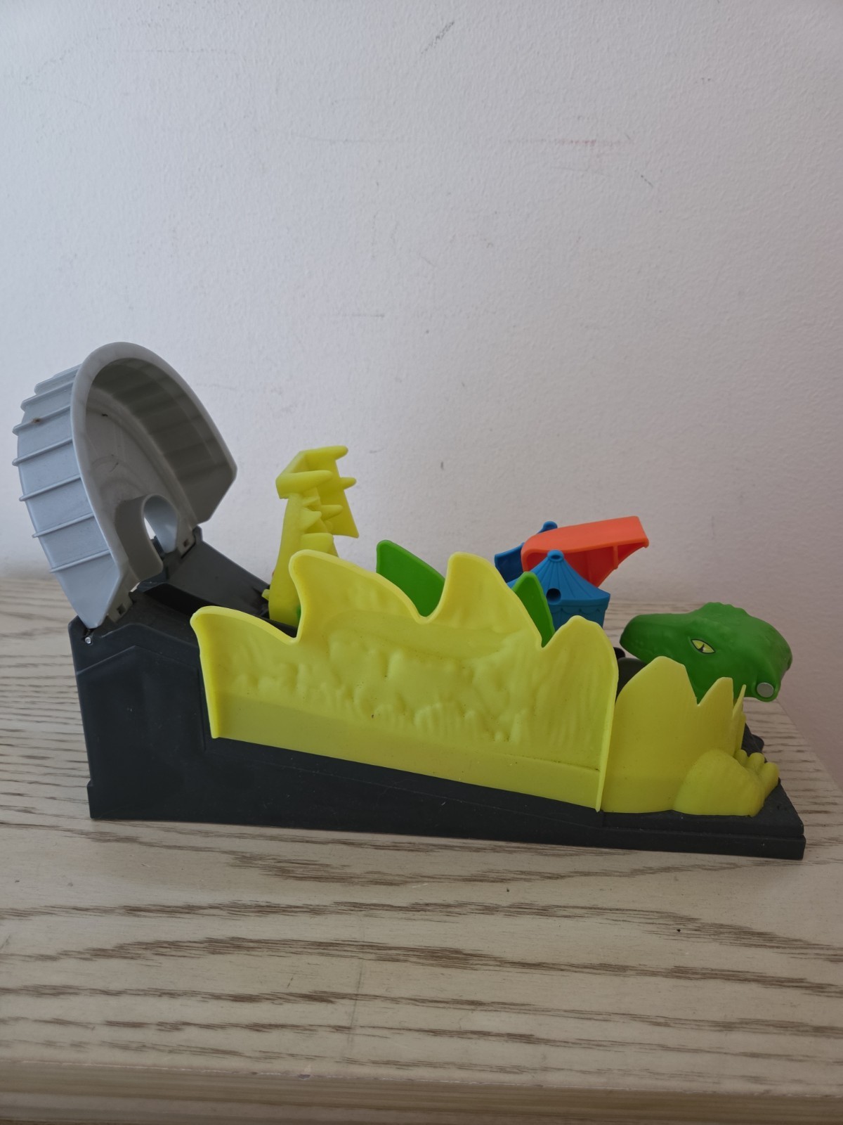 HOT WHEELS DINO COASTER ATTACK PLAYSET No Car
