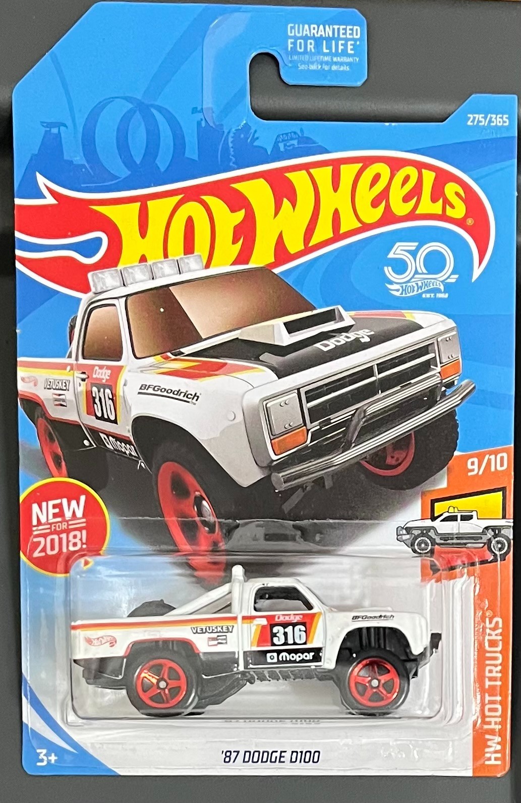 HOT WHEELS HOT TRUCKS ’87 DODGE D100 WHITE 275/365. SEE COMBINED OFFERS !