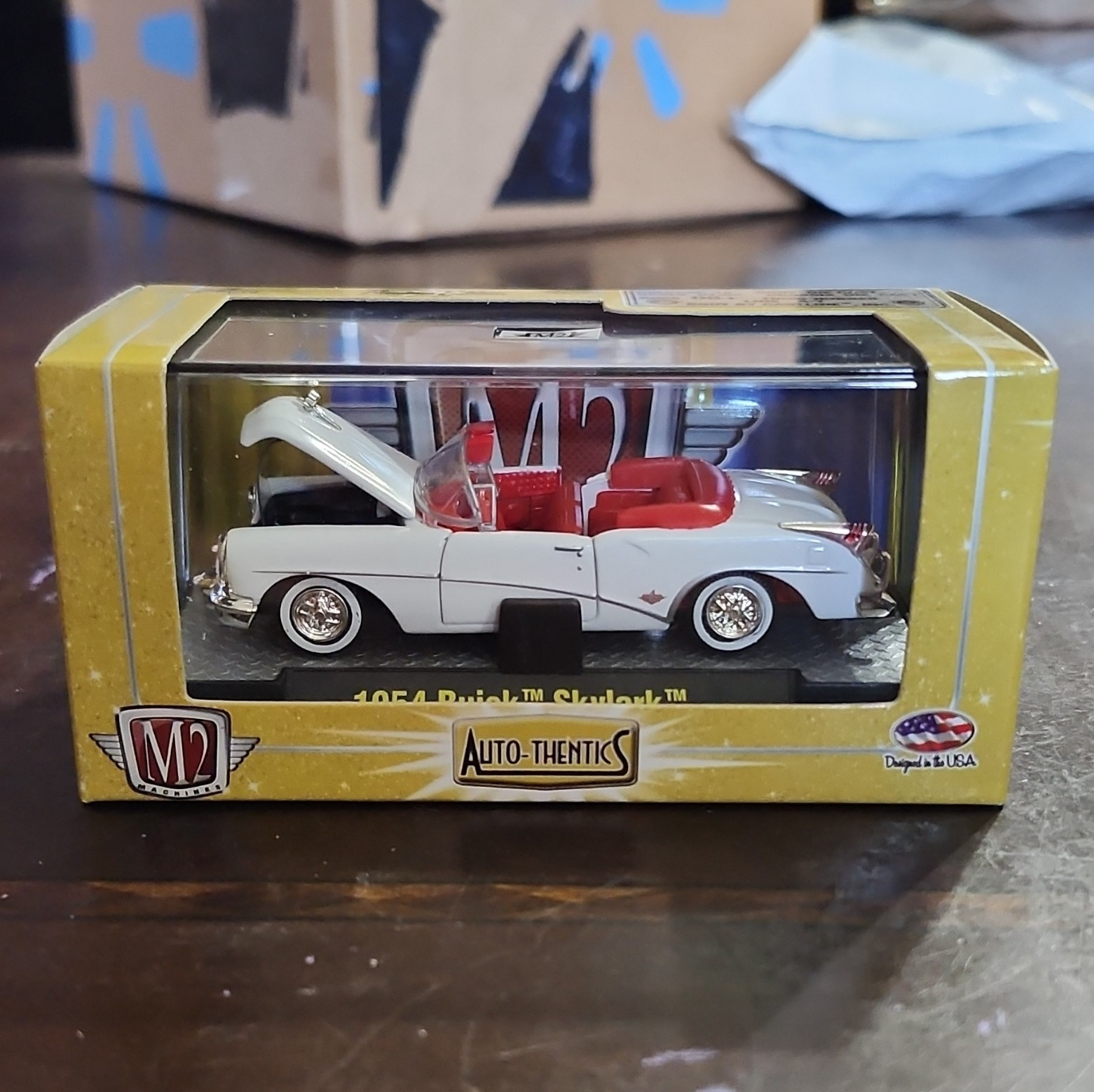 M2 Machines Auto-Thentics Release 18 1:64 1954 Buick Skylark White/Red