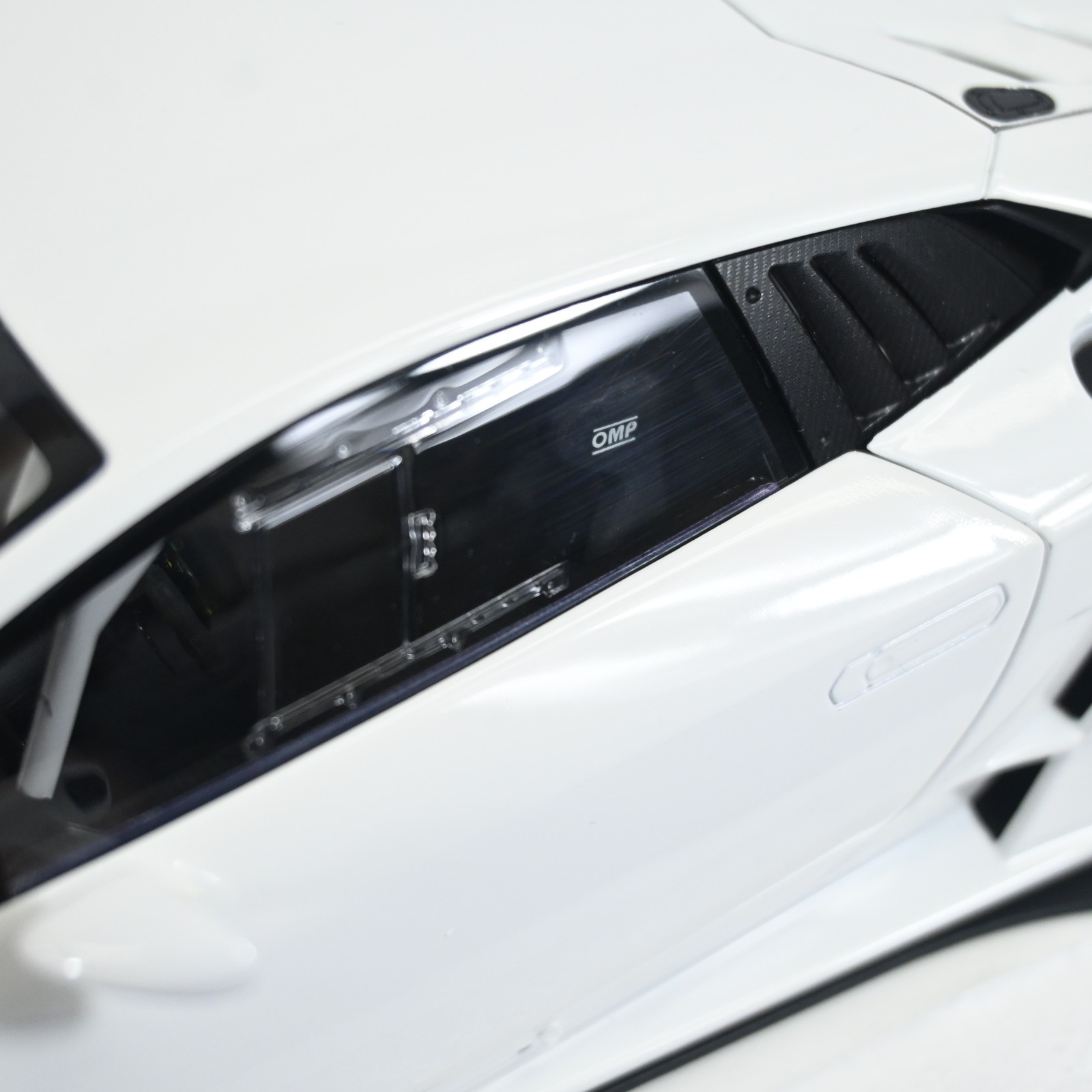 AUTOart 1/18 Lamborghini Huracan LP620-2 Super Trofeo White Diecast Model Car