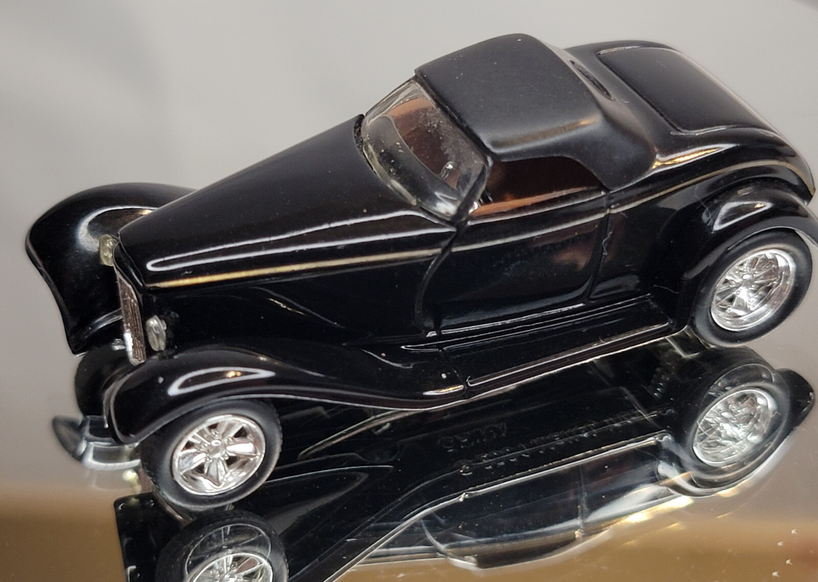1:64 Hot Wheels ’32 Ford Foose Designed Show Car Black Chrome Real Rider Coupe