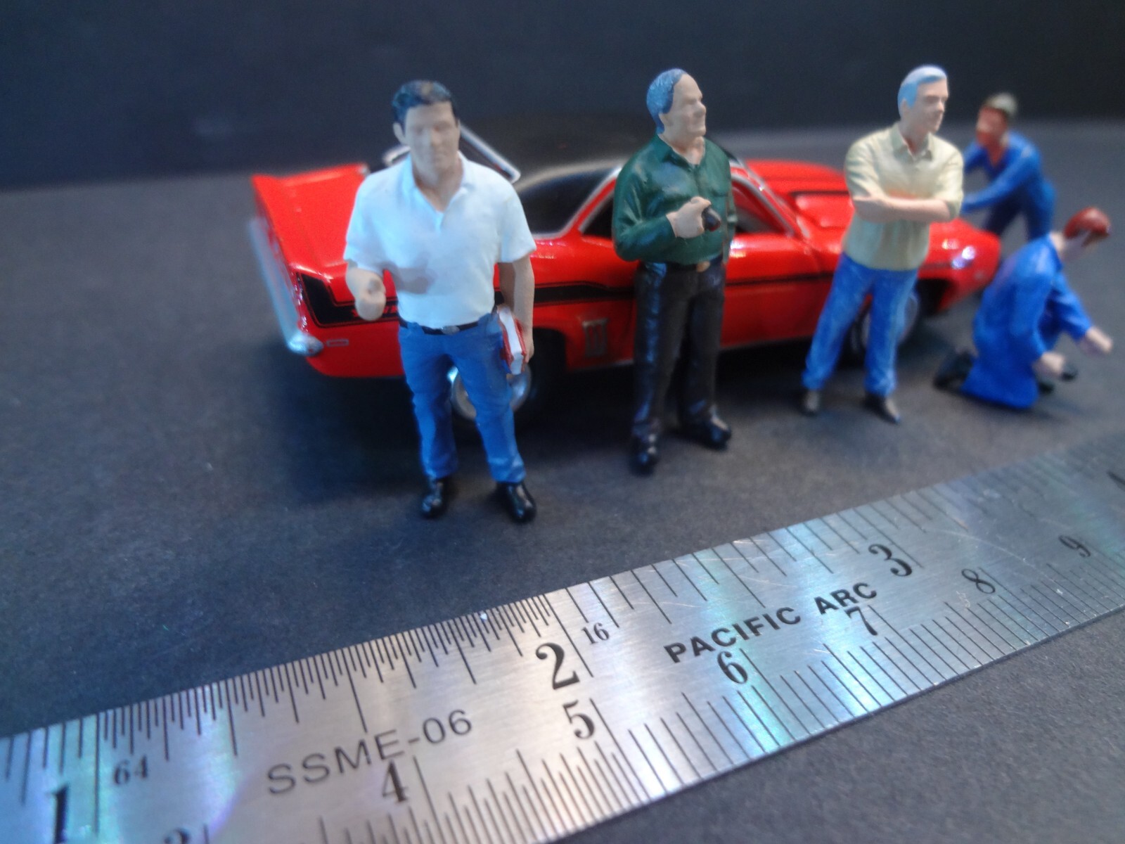 1:64 Scale figure set VIP mechanics & bossman blue set – CAR IS NOT included.