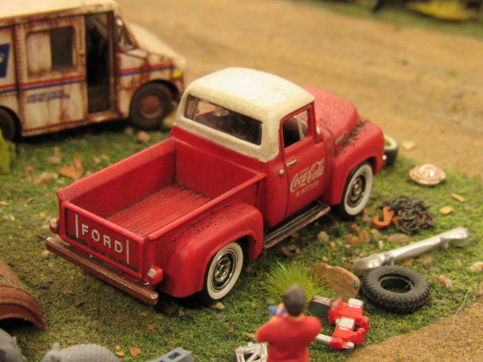 CUSTOM BUILT WEATHERED RUSTY JUNK PARTS YARD 1956 FORD COKE COLA TRUCK 1:64/