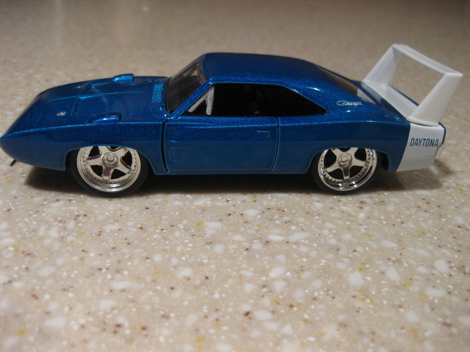 1969 DODGE CHARGER DAYTONA 1:32 DIECAST OPENING DOORS PULLBACK ACTION BLUE