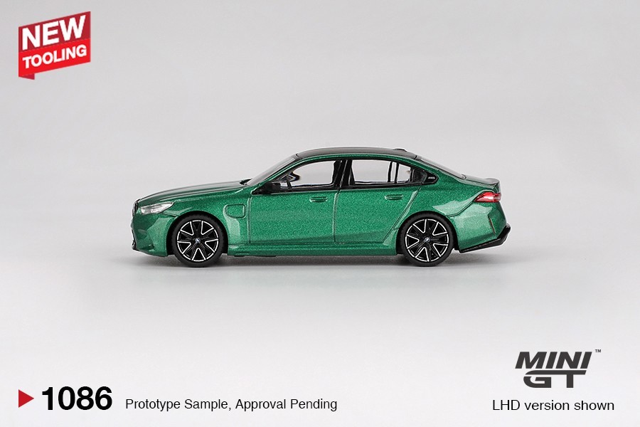 Mini GT 1:64 BMW M5 Isle of Man Green Metallic #1086