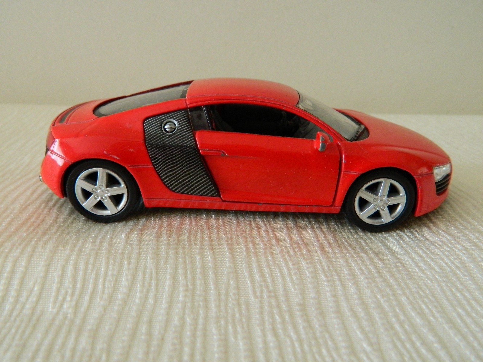 Audi R8 Red KiNSMART TOY Car Model KT5315 1/36 Scale Diecast Metal Open Doors