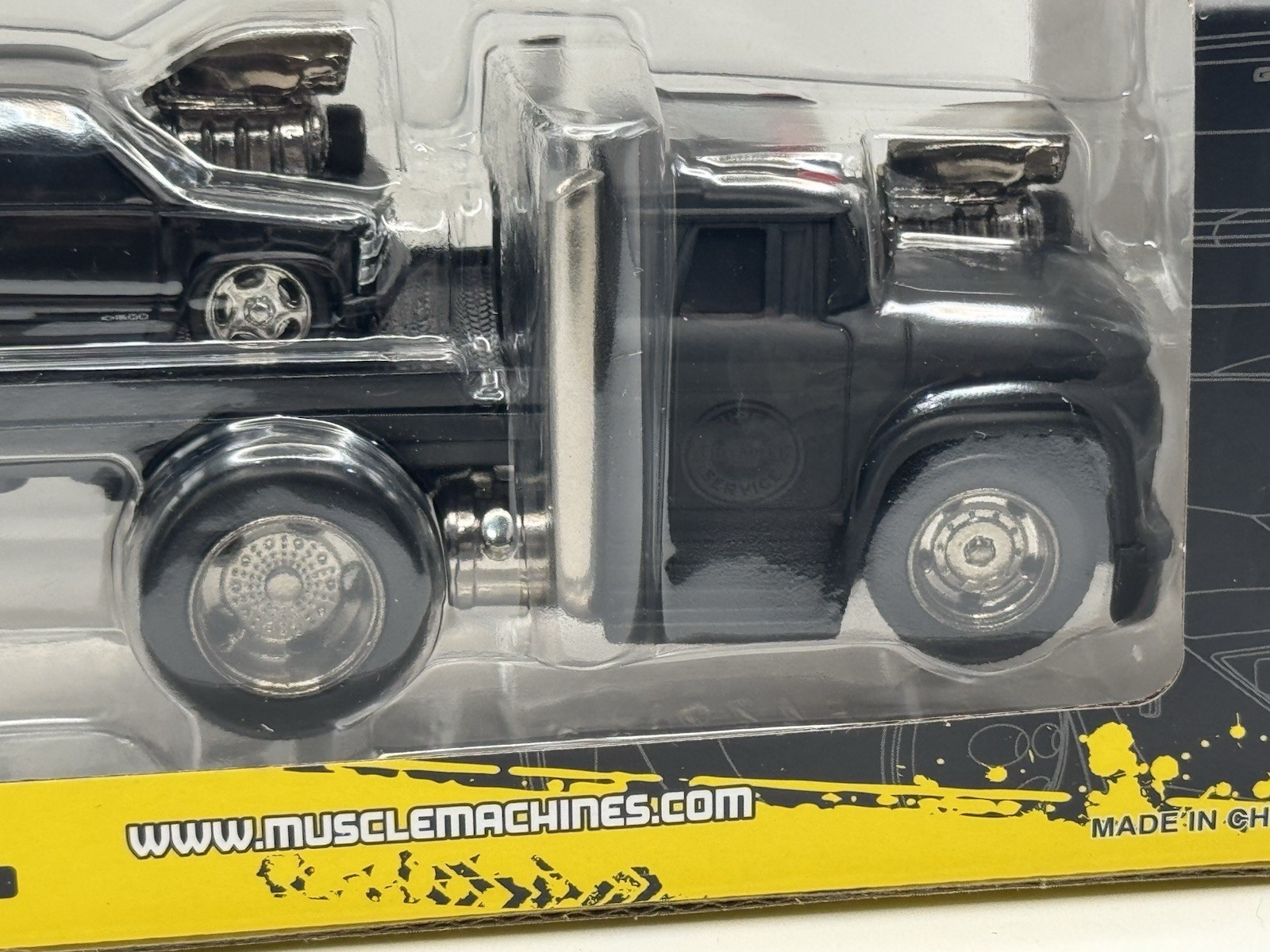Muscle Machines 1966 Chevrolet C60 Flatbed/1993 Chevrolet 454 SS – 1:64 Diecast