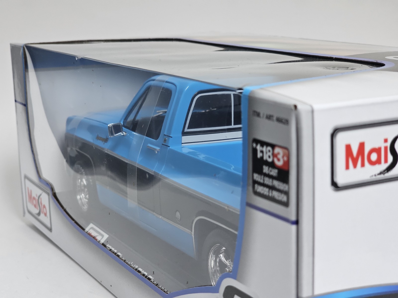 Maisto 1:18 1974 Chevrolet C10 Cheyenne Blue Black Pickup Truck NIB Costco SE